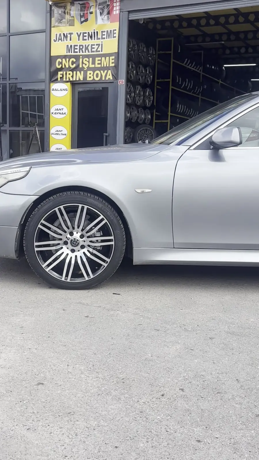 CNC işlem görmüş jantla teslim edilen Mercedes